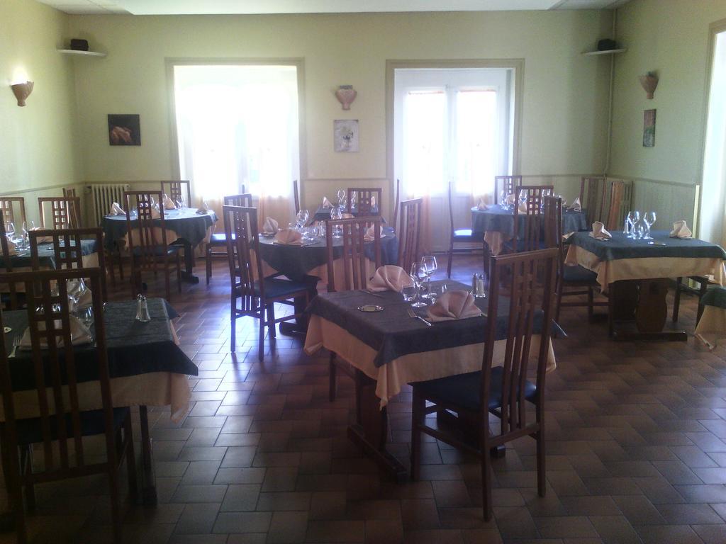 Logis Hotel Des Voyageurs Restaurant La Bonne Tabl'Hay ลีวร็อง-โซร์-โดรม ภายนอก รูปภาพ