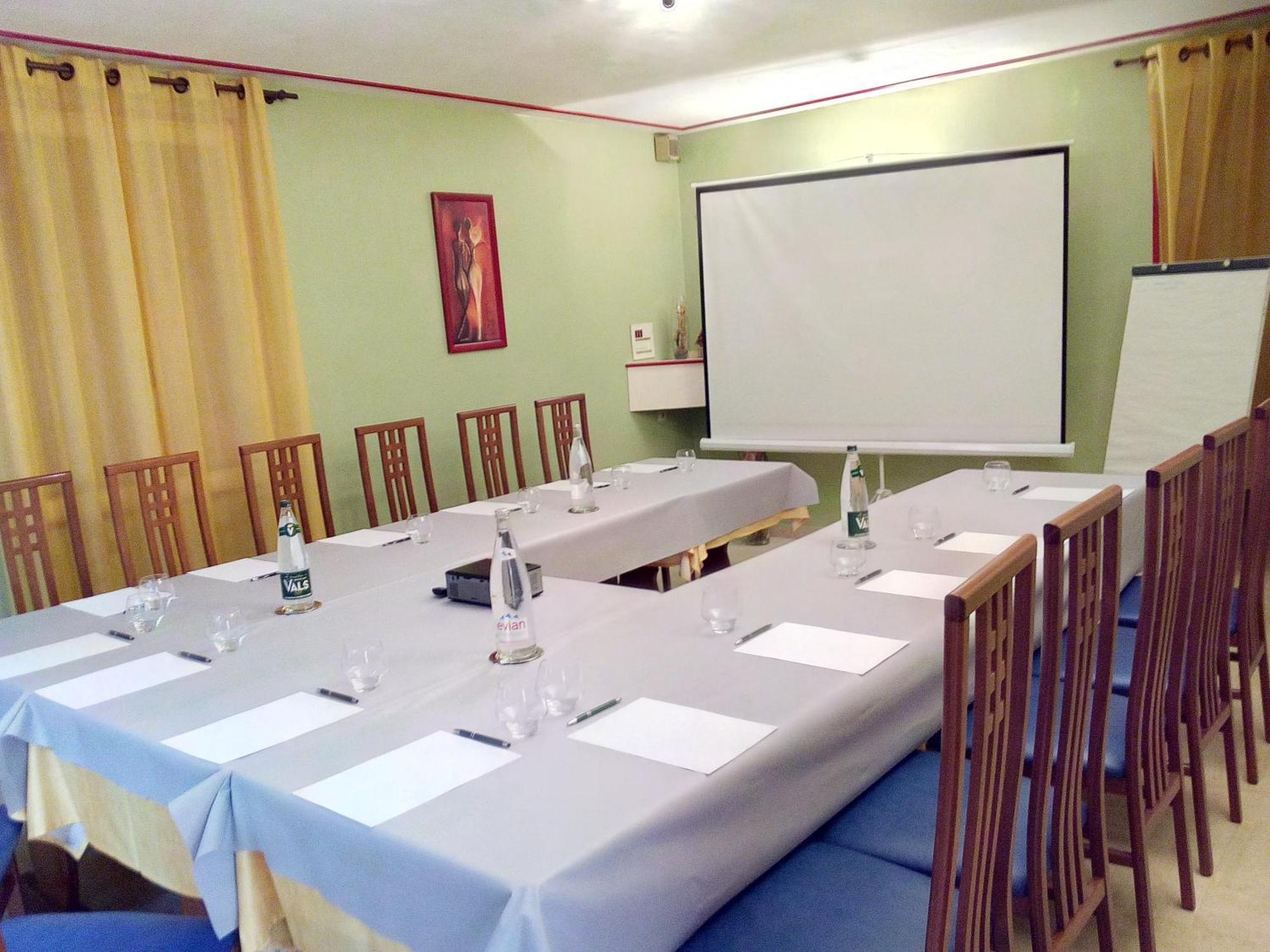 Logis Hotel Des Voyageurs Restaurant La Bonne Tabl'Hay ลีวร็อง-โซร์-โดรม ภายนอก รูปภาพ