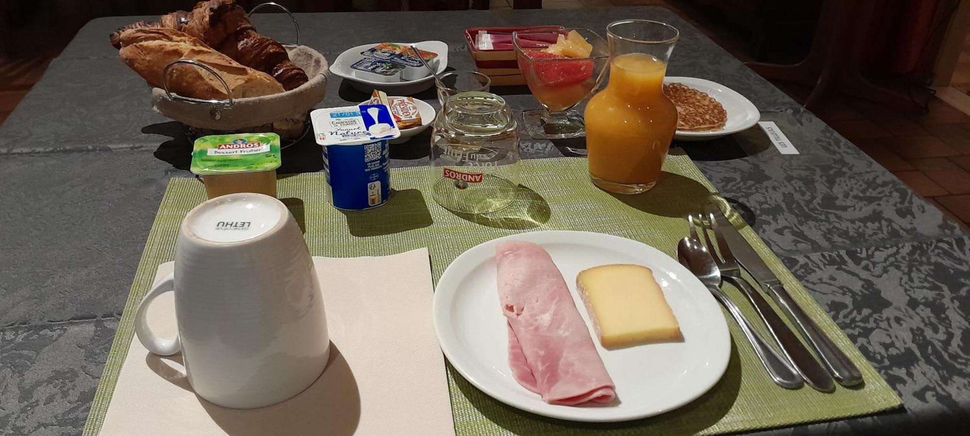 Logis Hotel Des Voyageurs Restaurant La Bonne Tabl'Hay ลีวร็อง-โซร์-โดรม ภายนอก รูปภาพ