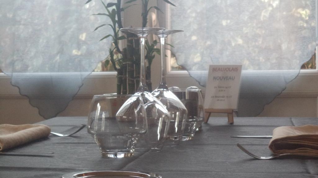 Logis Hotel Des Voyageurs Restaurant La Bonne Tabl'Hay ลีวร็อง-โซร์-โดรม ภายนอก รูปภาพ