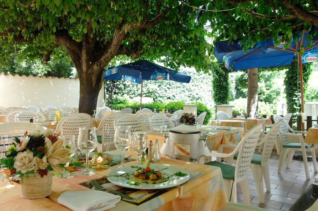 Logis Hotel Des Voyageurs Restaurant La Bonne Tabl'Hay ลีวร็อง-โซร์-โดรม ภายนอก รูปภาพ