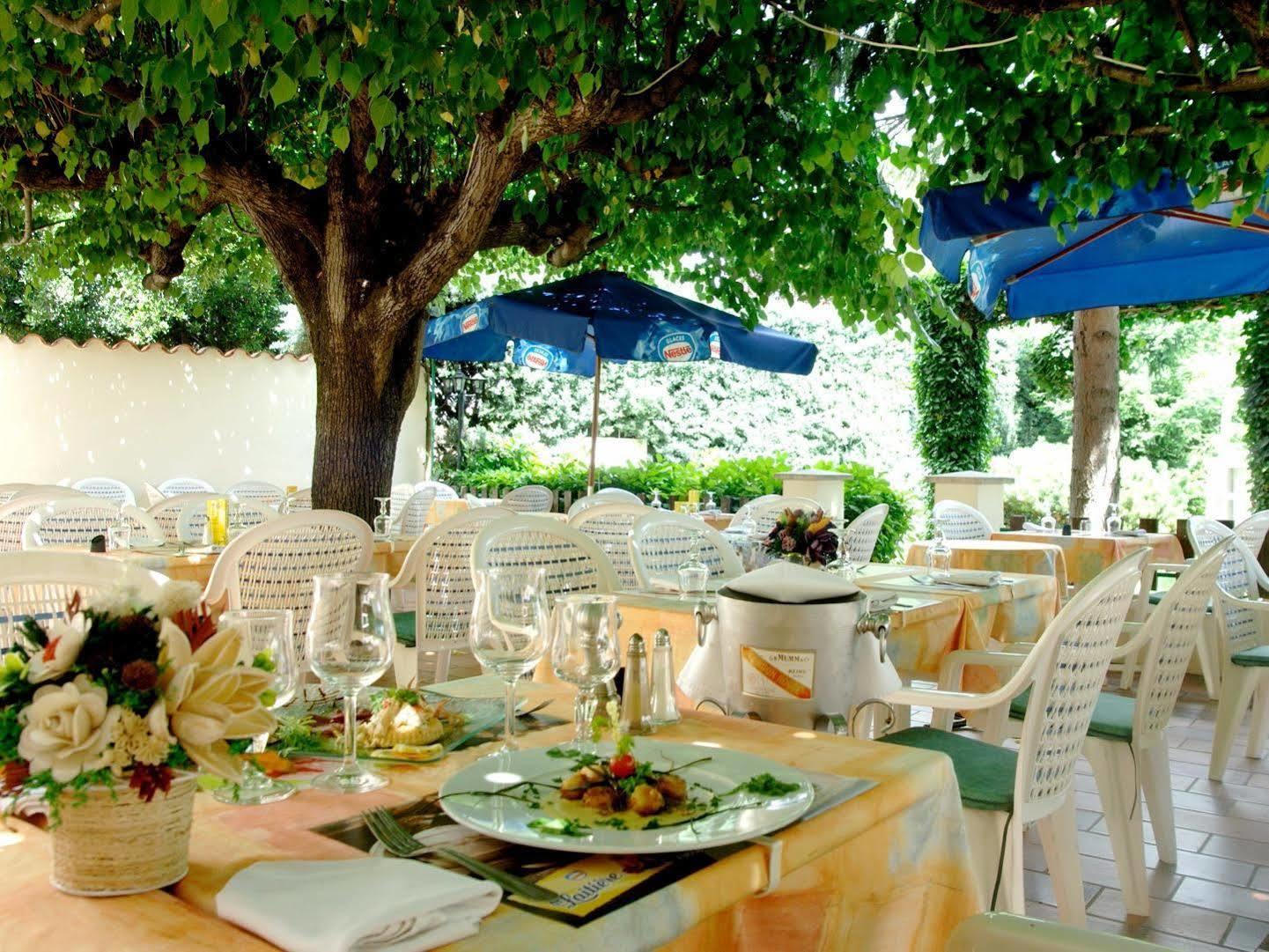 Logis Hotel Des Voyageurs Restaurant La Bonne Tabl'Hay ลีวร็อง-โซร์-โดรม ภายนอก รูปภาพ