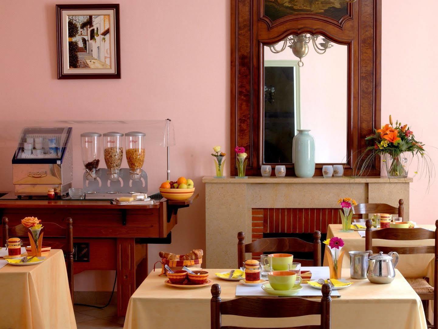 Logis Hotel Des Voyageurs Restaurant La Bonne Tabl'Hay ลีวร็อง-โซร์-โดรม ภายนอก รูปภาพ